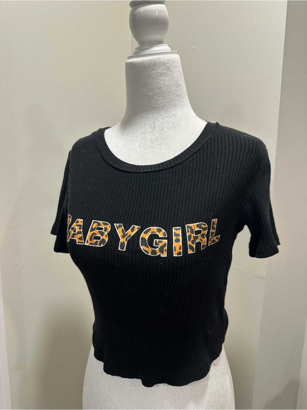 Polly Black Ribbed Babygirl Leopard Graphic Crop Top US 0 - Picture 3 of 6